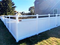 <b>white vinyl privacy fence with black aluminum balsuter topper</b>